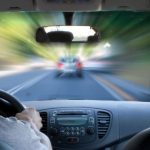 Erou la 12 ani. Un copil a preluat controlul mașinii la 100 km/h după ce mama sa a leșinat la volan