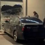 Drifturi terminate în vitrina unui supermarket din Lugoj: un tânăr de 20 de ani s-a ales cu permisul suspendat