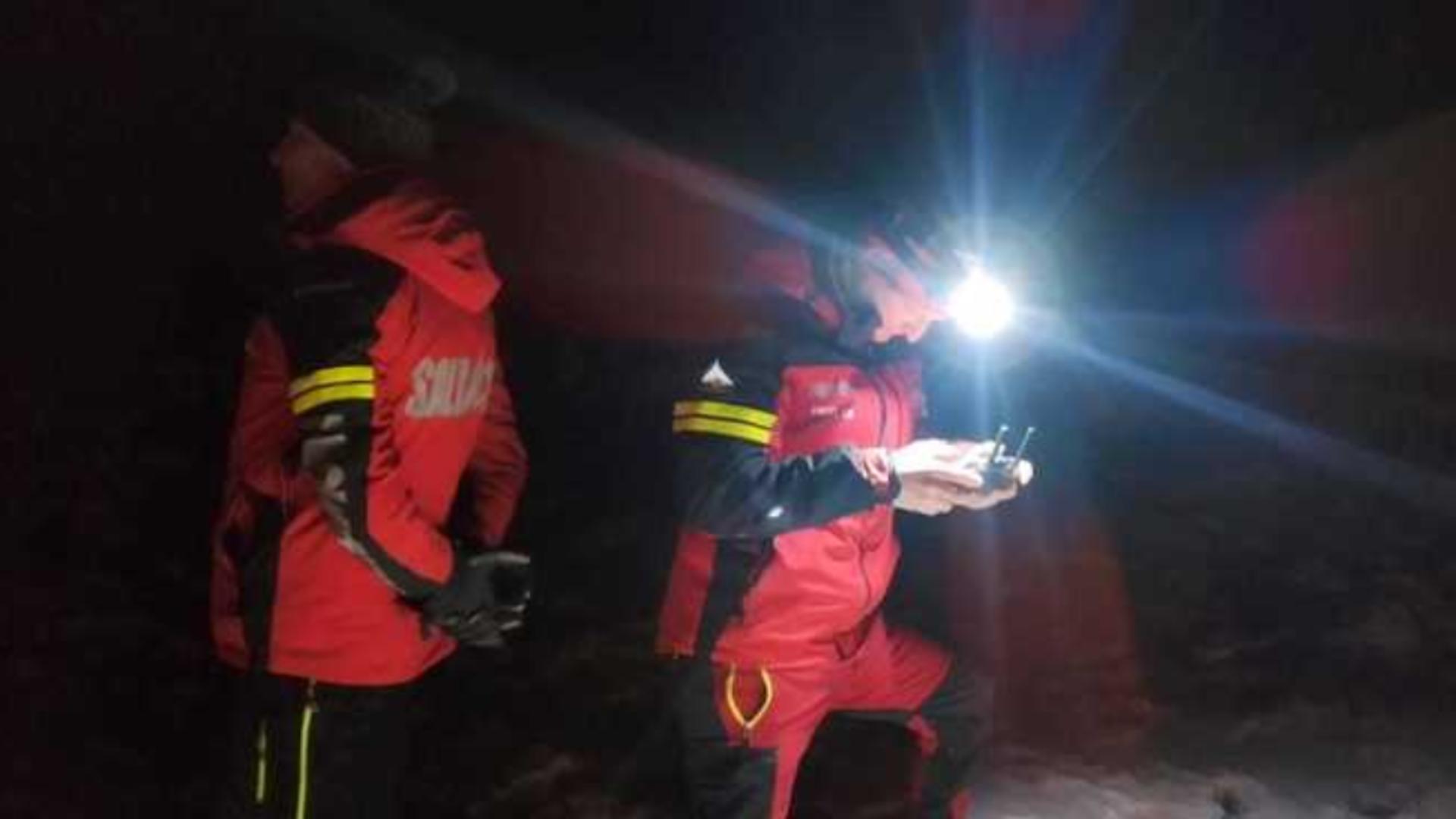 Salvamontiști mobilizați pentru căutarea unui bătrân bolnav, cu sprijinul dronei cu termoviziune