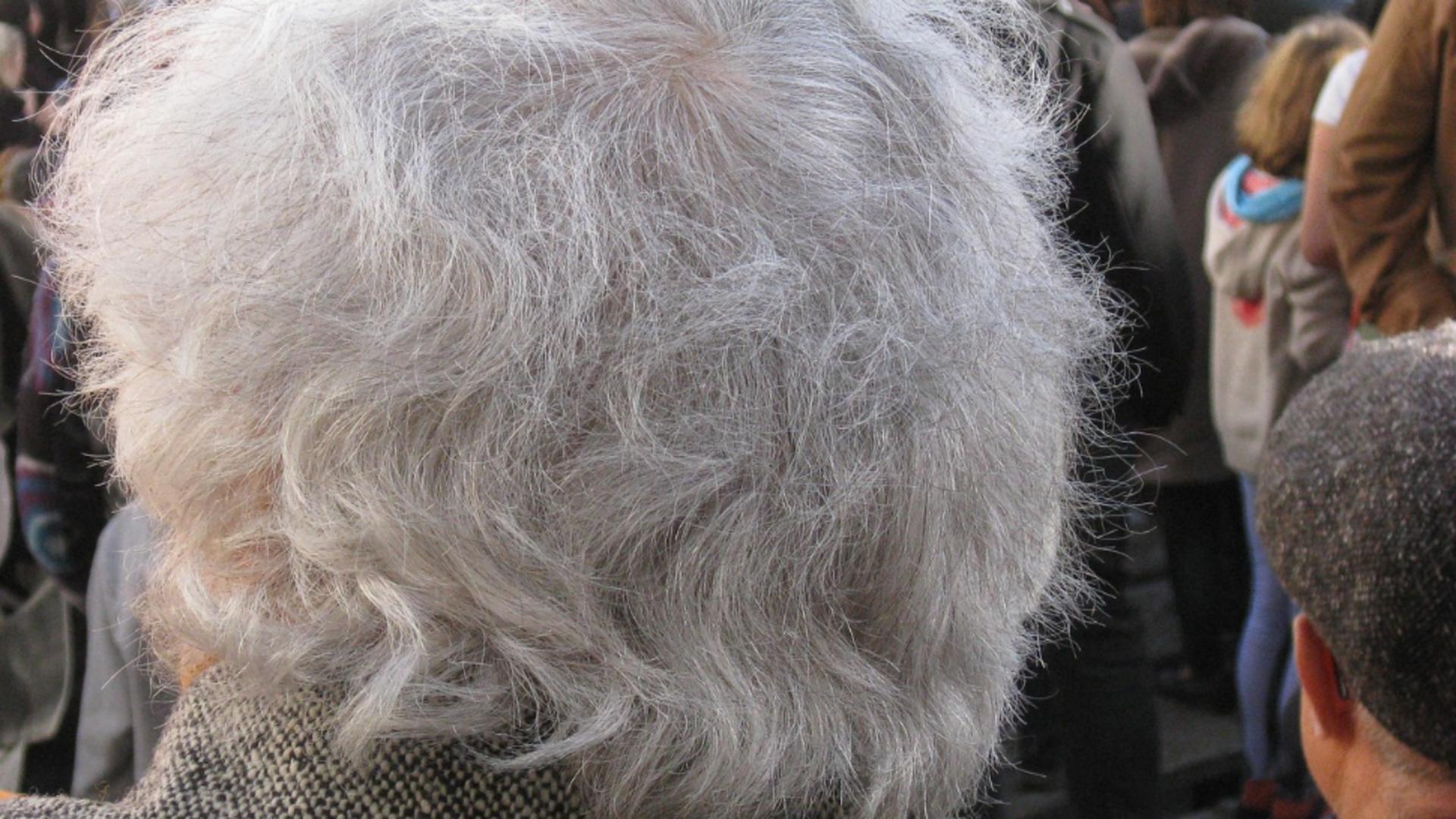 O pensionară a murit în timp ce aștepta după acte. Bătrâna de 84 de ani avea nevoie de o adeverință