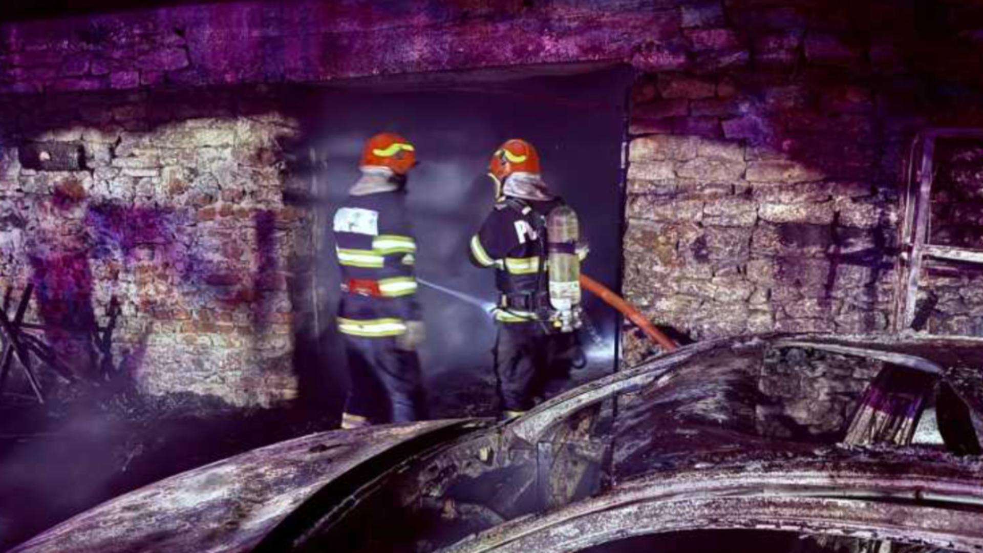 Incendiu puternic la Buimăceni, în județul Botoșani: depozit, service auto și vopsitorie, cuprinse de flăcări FOTO