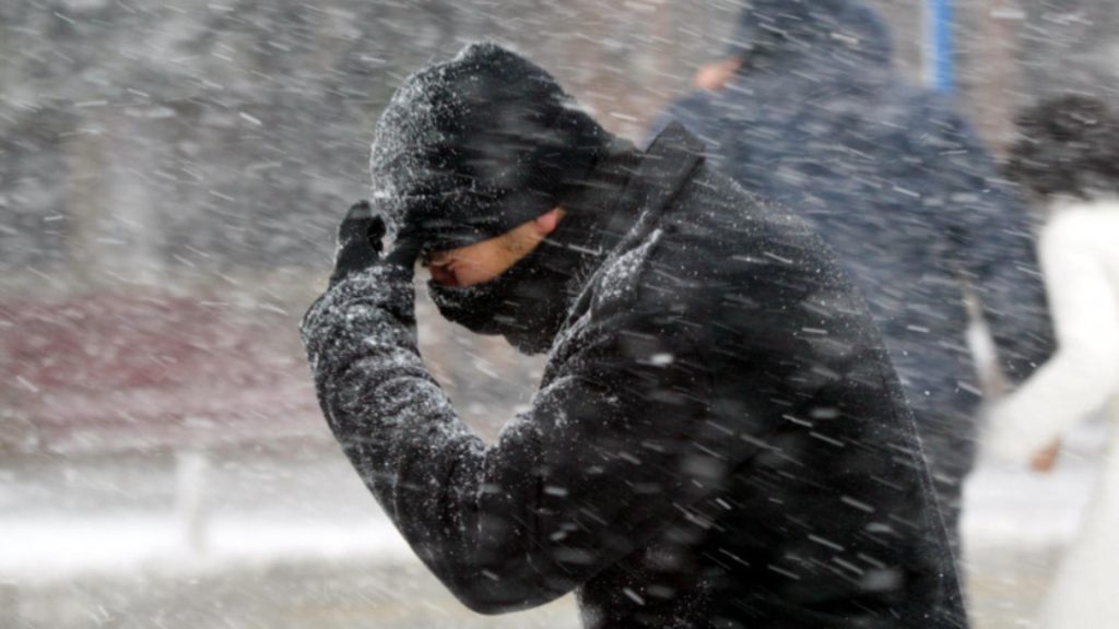 Șefa ANM trage un semnal de alarmă: cod galben de ninsori în trei sferturi din țară. Ciclonul polar face prăpăd în România, zonele unde va ninge viscolit