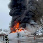 Un autocar cu aproape 50 de pasageri a luat foc, pe o șosea din Mureș – VIDEO