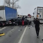 Impact violent pe DN2, la Dărmănești: două victime după un accident rutier. Trafic paralizat