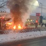 Mașină în flăcări în parcarea unui supermarket din Corbeanca: autoturismul a ars ca o torță FOTO&VIDEO