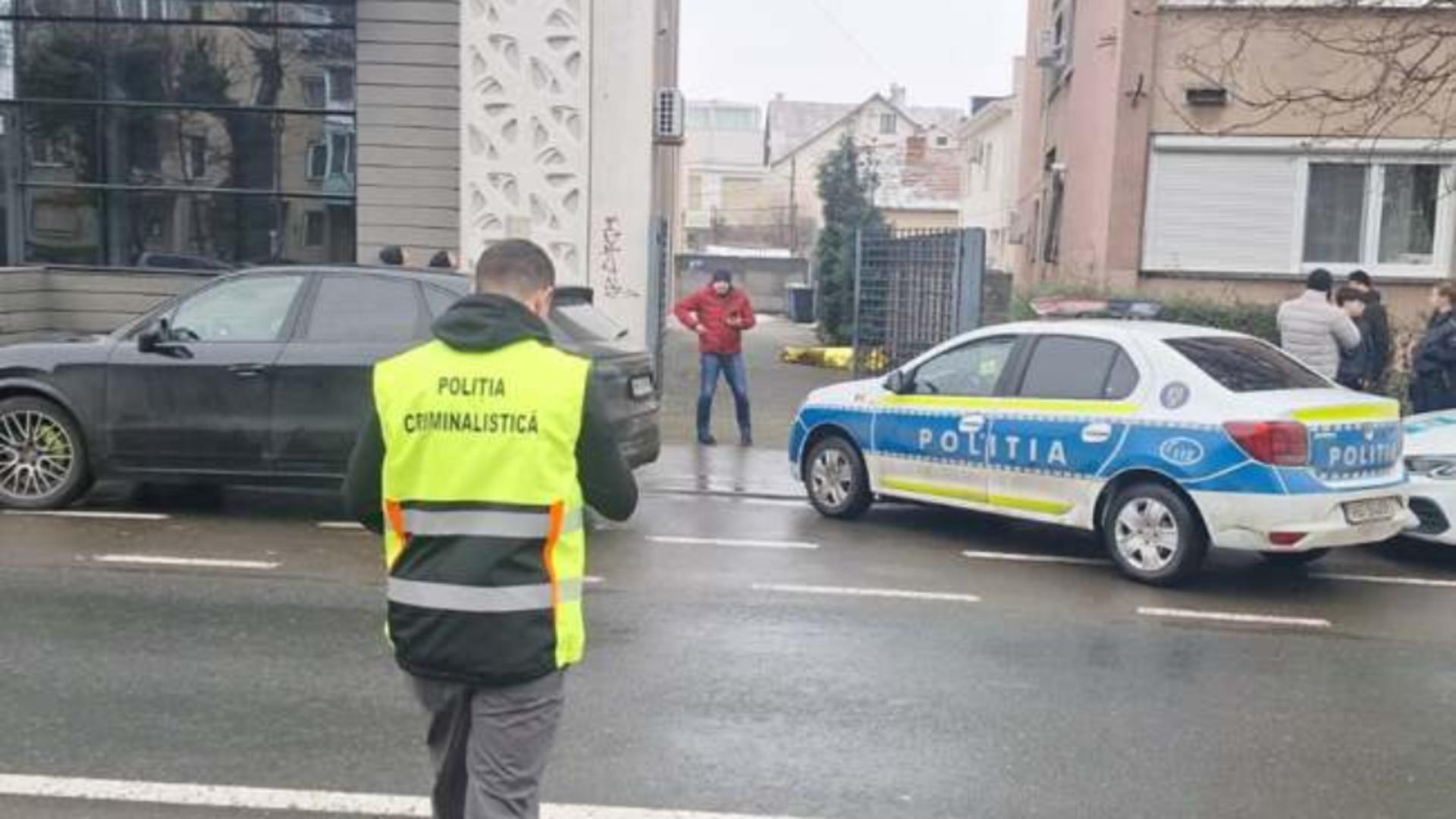 Doi bărbați au murit după ce s-ar fi aruncat de pe un bloc cu zece etaje din Arad – FOTO