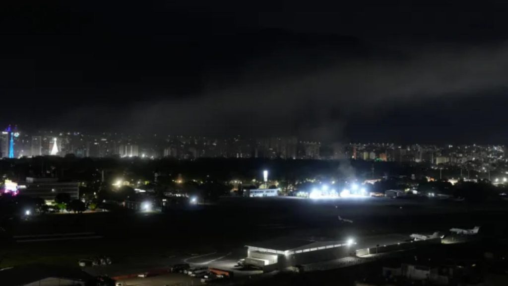 Explozii puternice în Caracas chiar lângă o bază militară! Panică în Venezuela pe fondul tensiunilor uriașe cu SUA – VIDEO