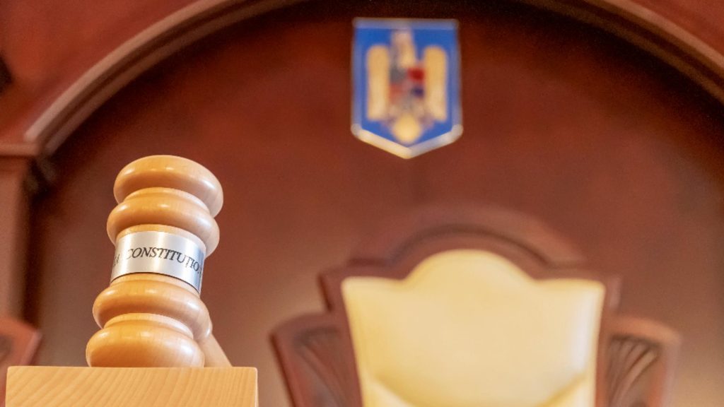 CAB decide dacă suspendă judecătorii în aceeași zi cu ședința CCR. Lovitură pentru Bolojan, decizia care ar putea bloca reforma