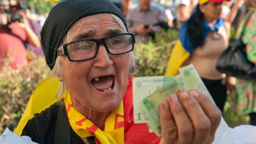 Guvernul le mai dă o lovitură celor mai sărmani români. Casa de Pensii a anunțat schimbări la cumpărarea vechimii în muncă