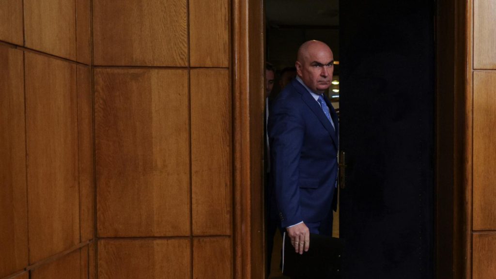 Momente halucinante la Botoșani. Bolojan a fugit de românii cu dizabilități pe care i-a umilit