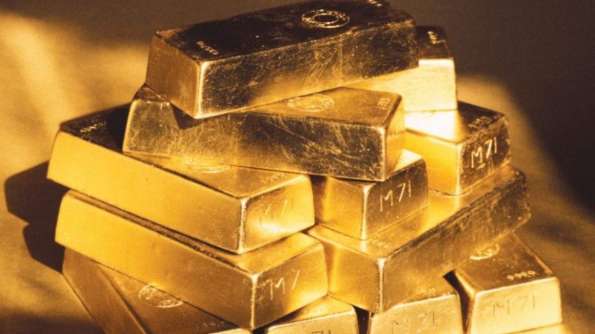 Aurul stabilește un record absolut pe piețele internaționale: la cât a ajuns uncia. Motivul din spatele acestor creșteri