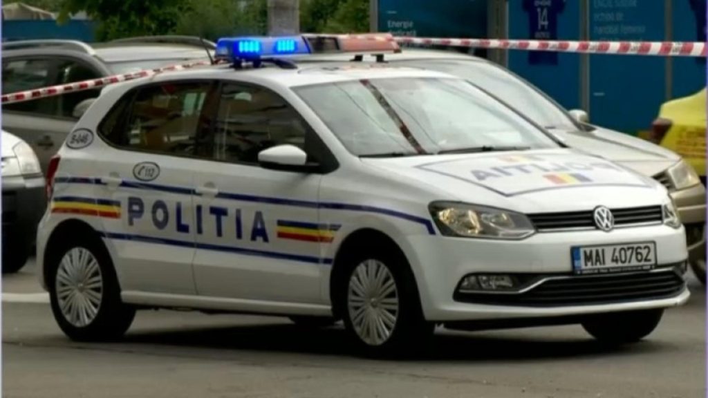Tată reținut după ce și-a agresat fiul minor și și-a amenințat familia cu un cuțit. Ordin de protecție emis de polițiști