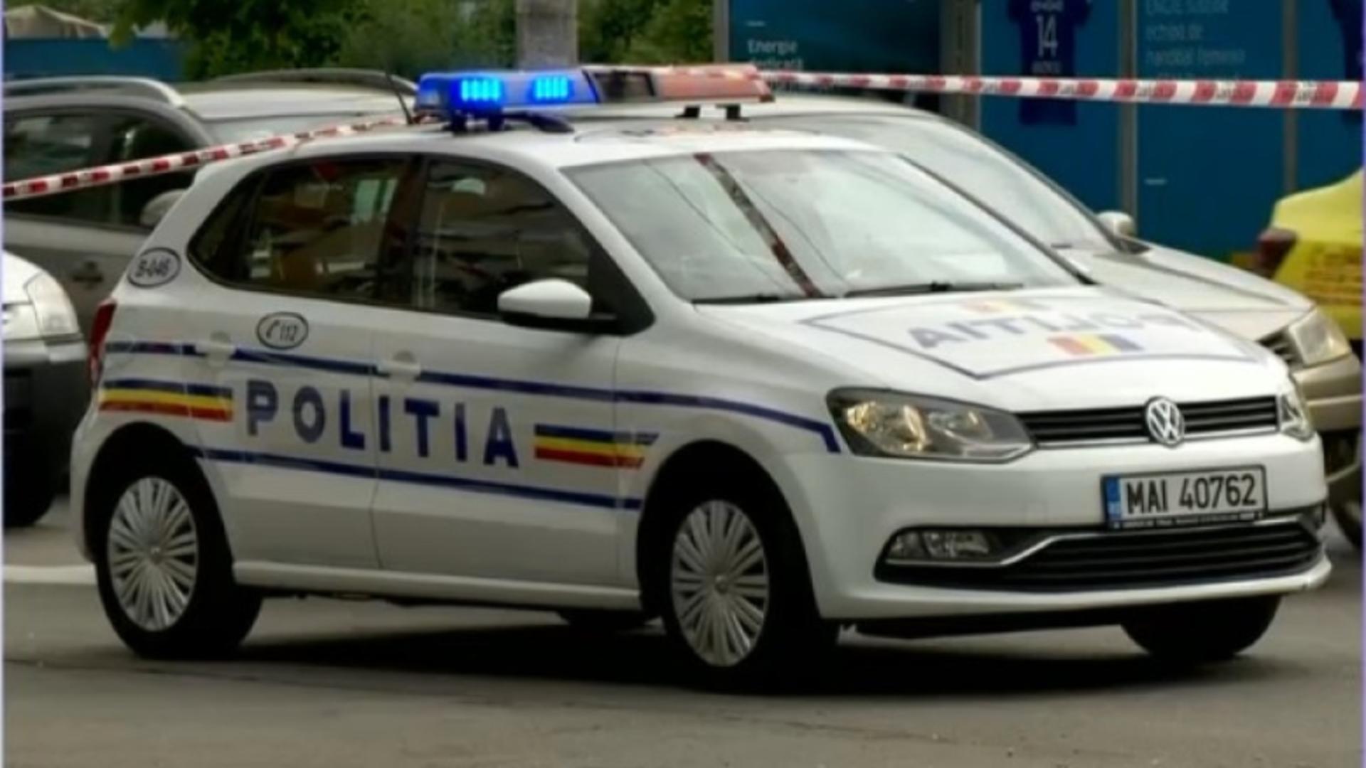Tată reținut după ce și-a agresat fiul minor și și-a amenințat familia cu un cuțit. Ordin de protecție emis de polițiști