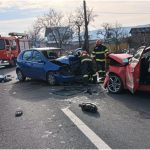 Accident grav pe DN 64, în județul Vâlcea. Două persoane au fost rănite, după ce două mașini s-au ciocnit violent