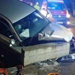 Accident grav în Suceava. Patru tineri răniți, după ce mașina în care se aflau s-a izbit de un cap de pod