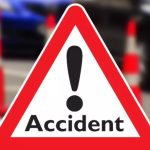 Impact violent în Caraș-Severin între o ambulanță și un autoturism. Trei persoane au fost transportate la spital