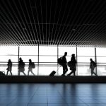 Scenă macabră pe un aeroport din Tenerife. Un bătrân de 80 de ani a încercat să se îmbarce cu soția moartă, așezată într-un scaun cu rotile