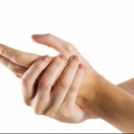 De ce amorțesc mâinile și picioarele. Ce boli poate anunța acest simptom