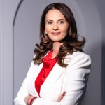 Anca Alexandrescu îl desființează pe Bolojan după ce i-a lăsat românii fără zile libere, dar el nu a fost la Guvern toată săptămâna