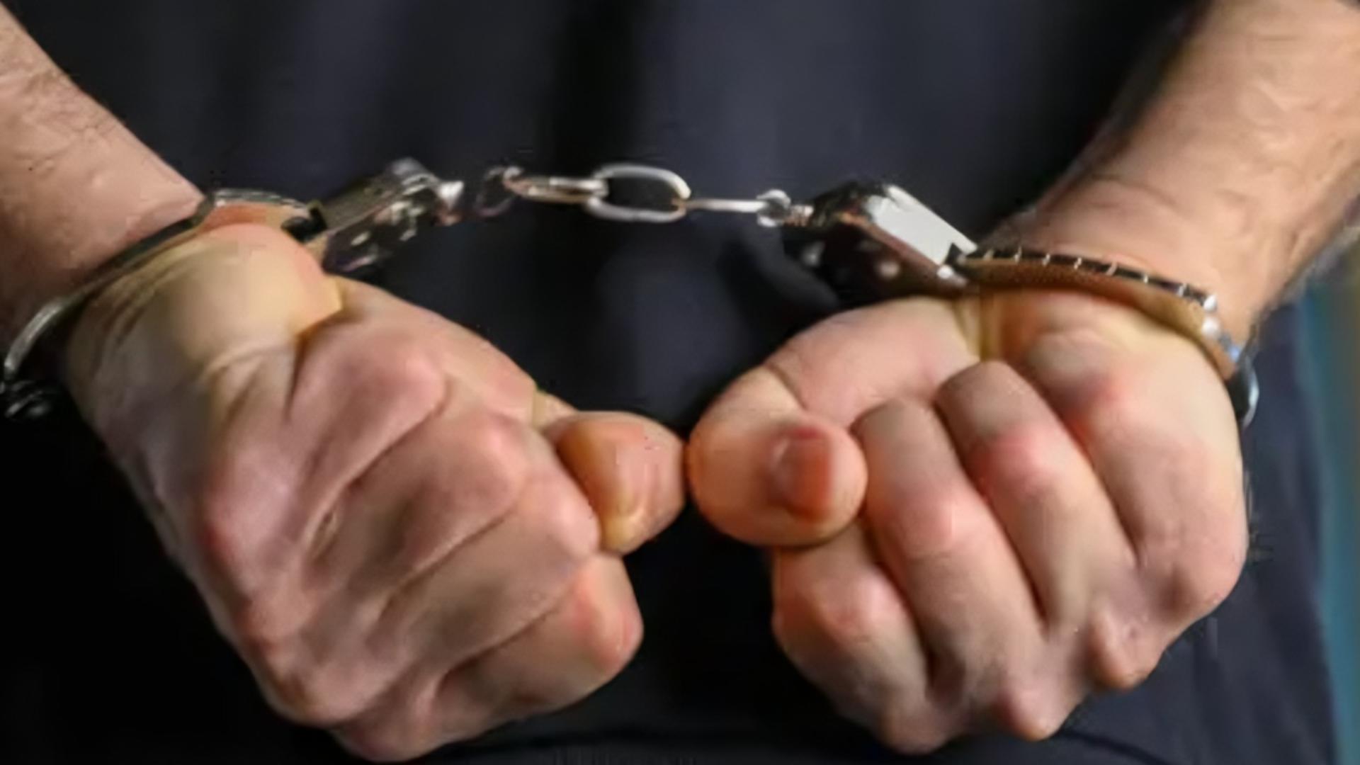 Doi traficanți din Gorj, arestați după ce au vândut cocaină un an întreg. Unul dintre ei trimitea fete să se prostitueze în străinătate