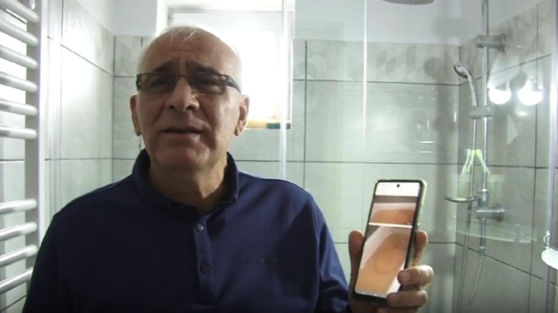 Revolta românilor care primesc mizerie la robinet de luni întregi. Apa neagră, facturată la preț de apă potabilă