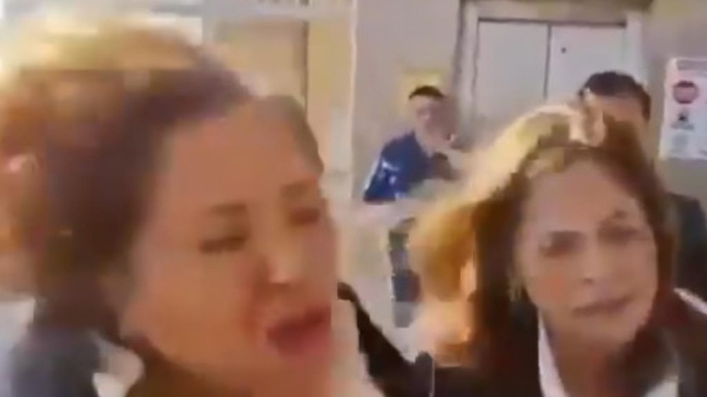 Atentat chiar în timpul unui interviu la Congresul din Honduras. O deputată a fost lovită de un dispozitiv exploziv în direct – VIDEO