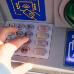 15.000 de lei uitați în bancomat la Botoșani. Poliția îl caută pe proprietar: gestul incredibil al unui trecător