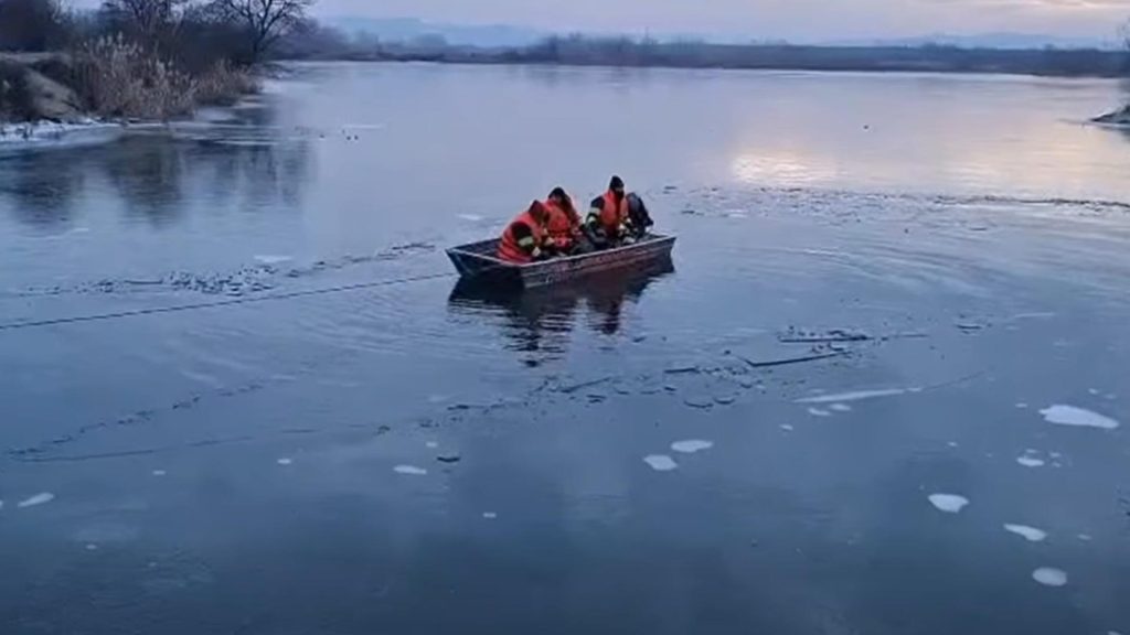 Final tragic în misiunea de salvare de pe râul Olt. Tânăr de 28 de ani declarat decedat după 5 ore de resuscitare VIDEO