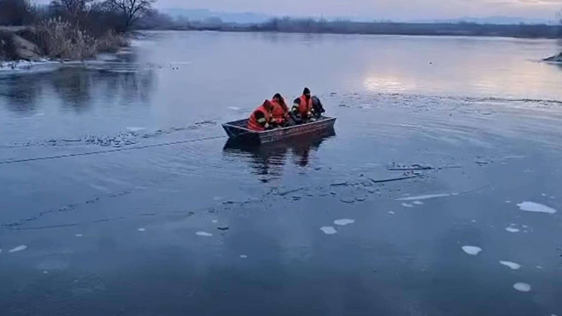 Final tragic în misiunea de salvare de pe râul Olt. Tânăr de 28 de ani declarat decedat după 5 ore de resuscitare VIDEO