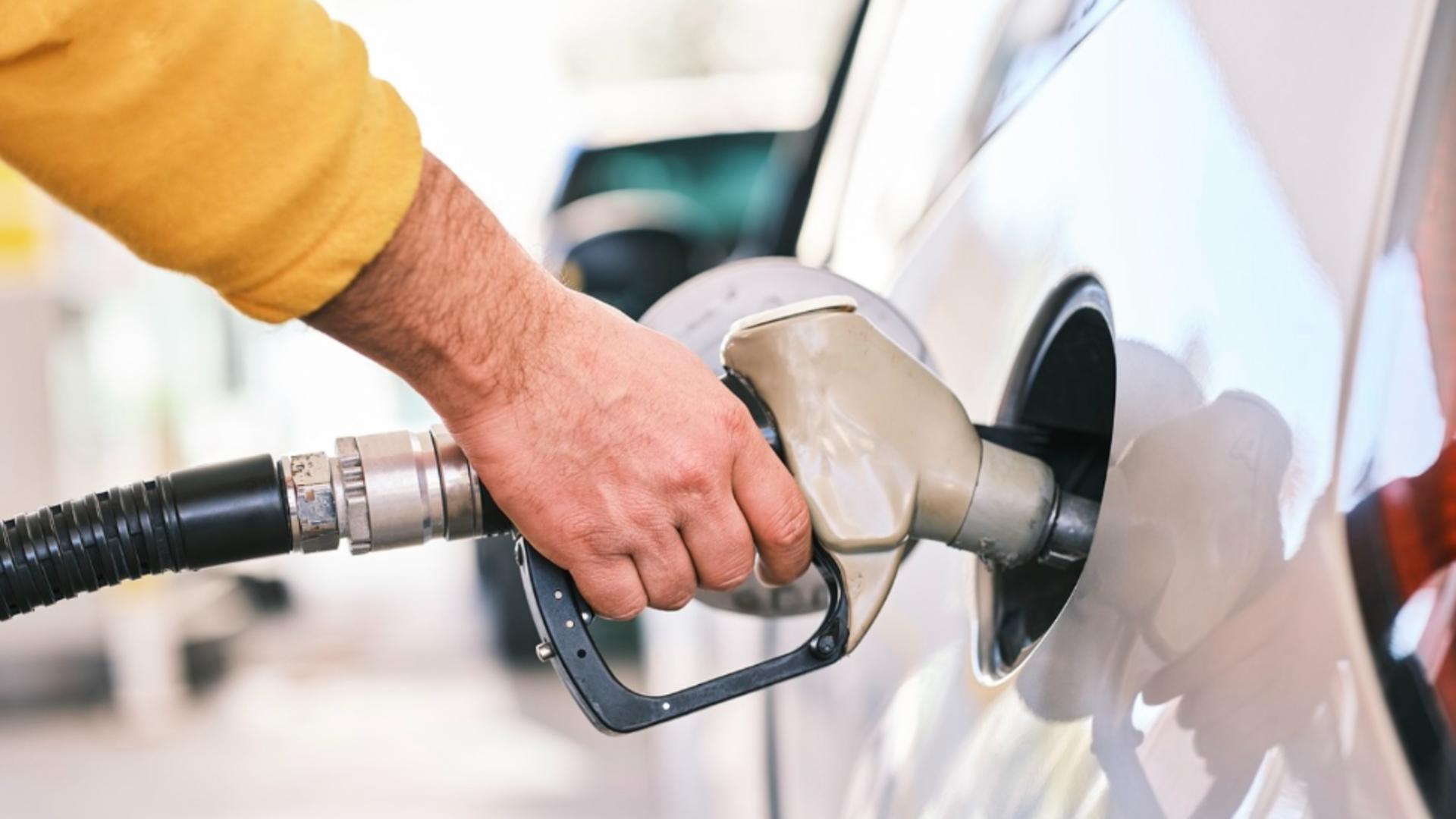 Primele SCUMPIRI din an: carburanții ne costă mai mult, începând de astăzi. Avertismentul specialiștilor: Pragul de 8 lei/litru ar putea fi depășit anul acesta