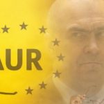 Planul Guvernului Bolojan de a-i lăsa pe români fără proprietăți după ce le-a golit buzunarele. AUR acuză un jaf fără precedent: datoriile oamenilor, pe mâna recuperatorilor