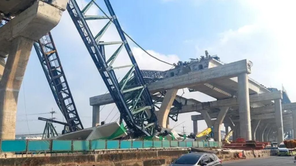 O altă macara prăbușită în Thailanda, la doar o zi distanță de masacrul feroviar din aceeași țară. Doi oameni au murit