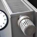 Ger de crapă pietrele în apartamentele din București. Când se va termina, de fapt, coșmarul pentru mii de familii. Termoenergetica a amânat livrarea agentului termic