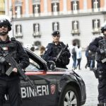 Doi români, arestați în Milano. Au furat arma unui polițist și au deschis focul după ce i-au furat ceasul si mașina unui italian