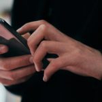 Un student de 19 ani a murit după ce a cerut sfaturi de la ChatGBT despre cum să consume droguri. Unde s-a produs tragedia