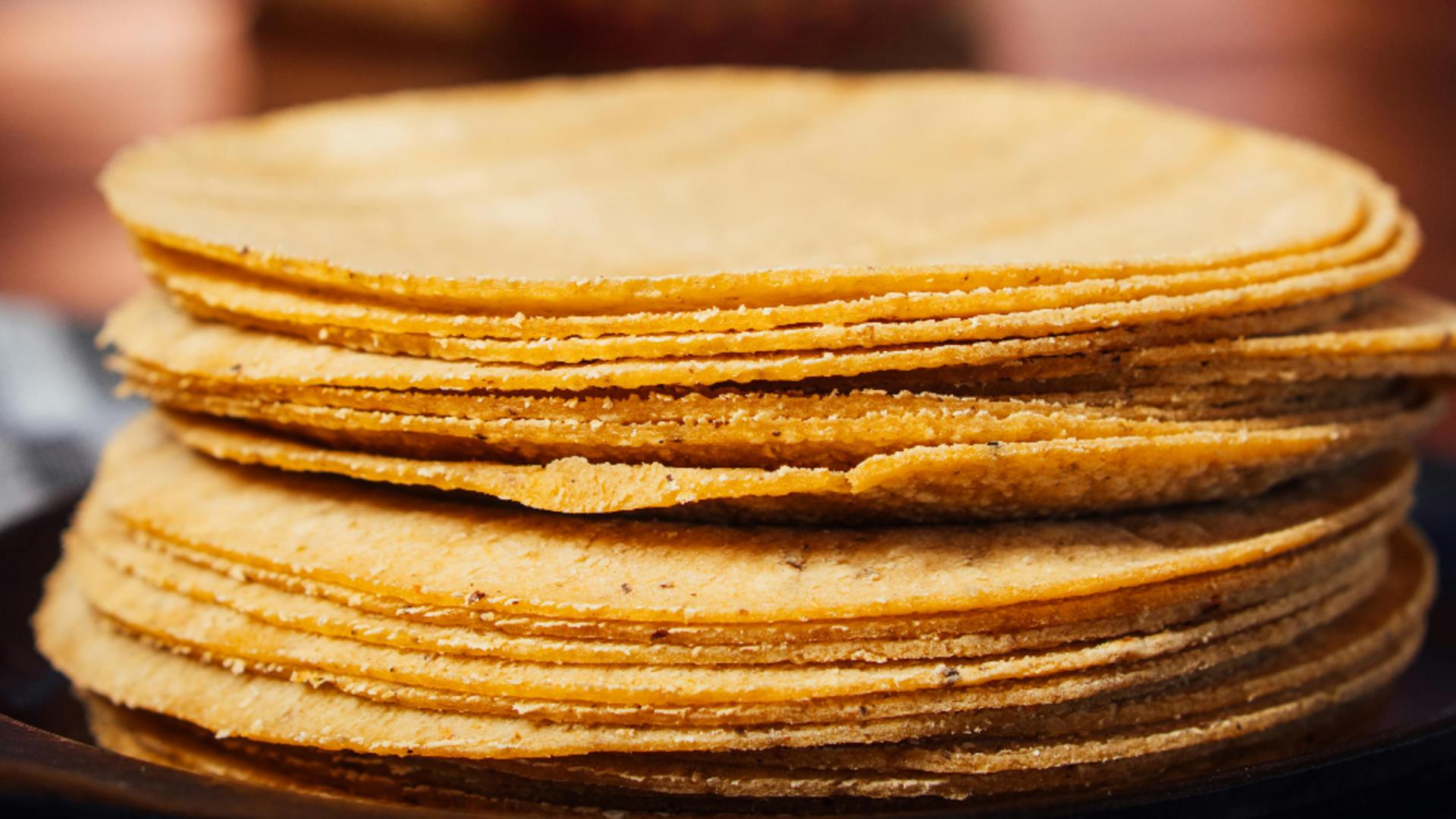 Clătite cu lămâie și mac. O rețetă inedită a celui mai apreciat desert