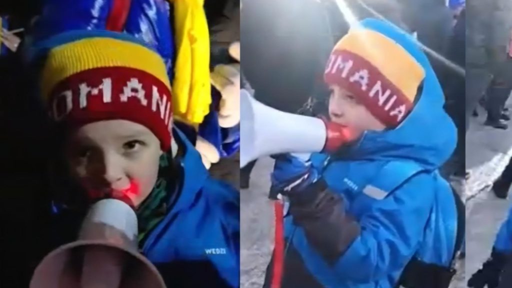 Un copil de doar câțiva anișori, imaginea protestului din Capitală. Micuțul a luat portavocea și a strigat numele lui Călin Georgescu alături de mii de oameni