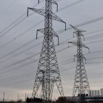 Energia electrică, în topul SCUMPIRILOR în luna decembrie, cu aproape 61%. Creșteri semnificative de prețuri și în transportul aerian și cel feroviar