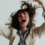 Ce efecte terapeutice are râsul asupra organismului. Ce se întâmplă, de fapt, în corp când râdem