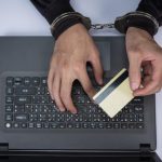 Credite bancare cu acte false. Percheziții la „pensionarii militari” de ocazie din Constanța și Buzău