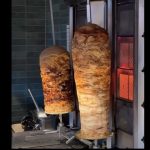 Cum îți dai seama dacă shaorma pe care o comanzi este proaspătă? Trucul dezvăluit de un cunoscut șef OPC