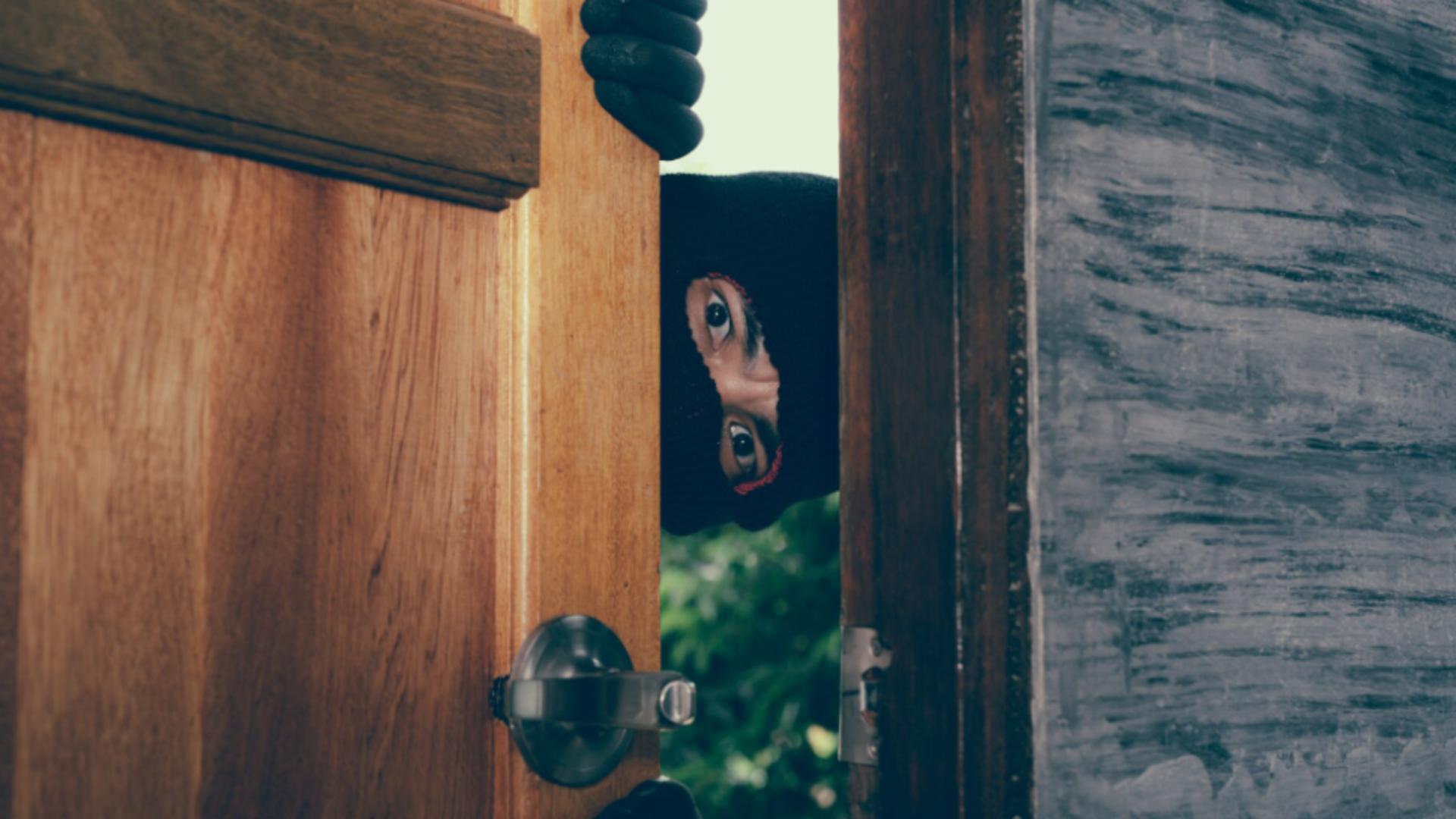 Un primar din Brăila a fost jefuit chiar în noaptea de Revelion. Greșeala care le-a înlesnit hoților accesul în casă