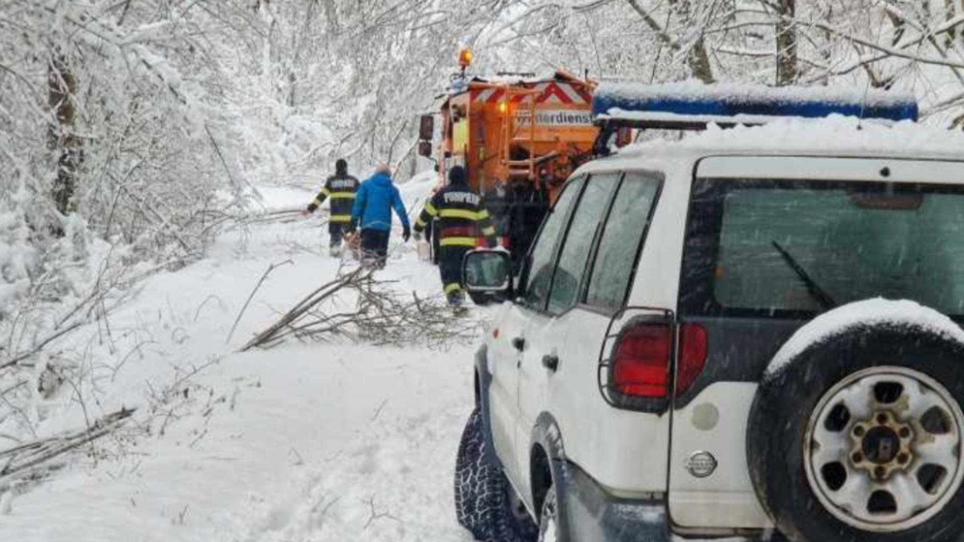 Criză de curent în Hunedoara, din cauza vremii. Peste 6.000 de oameni afectați