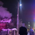 Tragedie în județul Alba. Bătrân găsit carbonizat, după ce casa i-a fost mistuită de flăcări -VIDEO