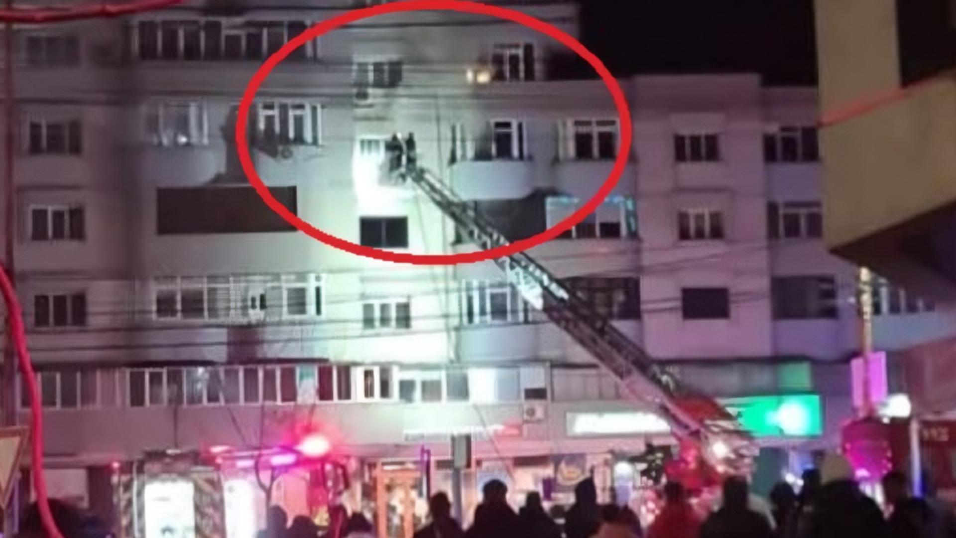 Panică în Slatina după ce un apartament a luat foc în miez de noapte: trei persoane au ajuns la spital. Care este cauza dezastrului VIDEO