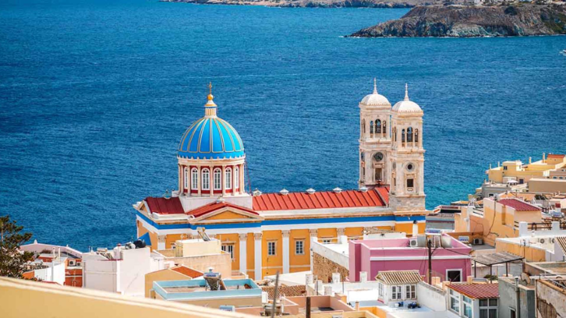 O insulă din Grecia oferă cazare gratuită, masă și utilități plătite timp de o lună. Ce trebuie să faci ca să beneficiezi de ofertă