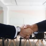 Austeritatea lui Bolojan nu a lovit la stat. Crește numărul bugetarilor. Câți oameni au prins posturi la stat