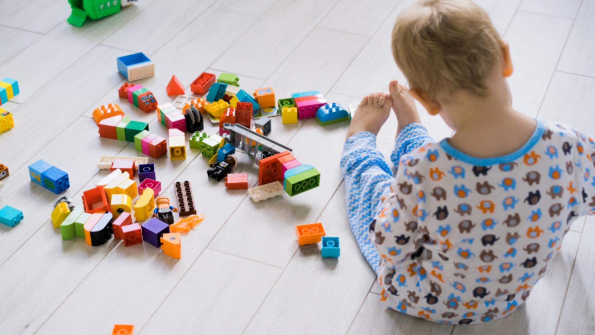 Scenă de coșmar în Brăila: un copil a fost înjunghiat de un alt minor, pentru o simplă  jucărie