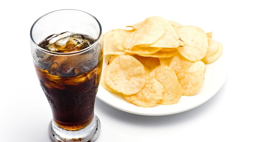 O țară din Europa interzice reclamele la produse de tip „junk food” pe timpul zilei