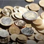 Băncile din Bulgaria, asaltate de oameni care aduc kilograme de monede pentru a le schimba în euro
